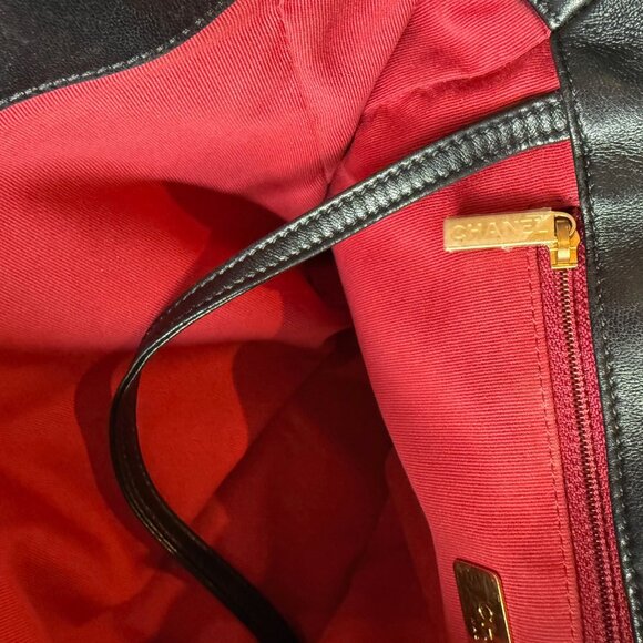 Chanel 19 shopping bag black quilted lambskin leather tote - Picture 11 of 16